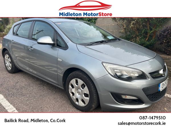 Opel Astra Hatchback, Petrol, 2013, Silver