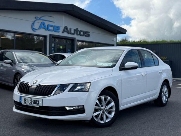 Skoda Octavia Hatchback, Petrol, 2018, White