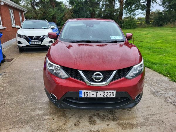 Nissan Qashqai Hatchback, Diesel, 2015, Red