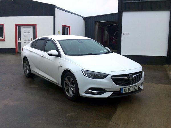 Vauxhall Insignia Hatchback, Petrol, 2018, White