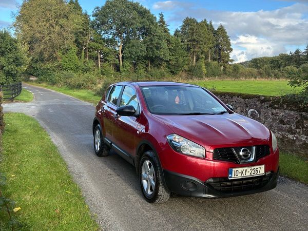 Nissan Qashqai Hatchback, Diesel, 2010, Red