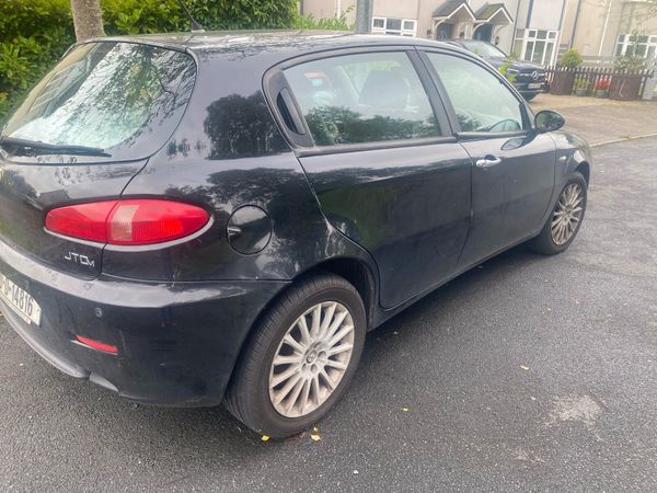 Alfa Romeo 147 Hatchback, Diesel, 2010, Black