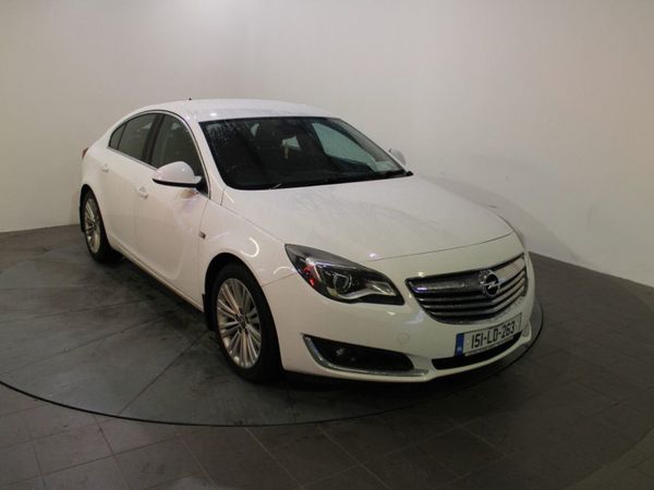 Opel Insignia Hatchback, Diesel, 2015, White