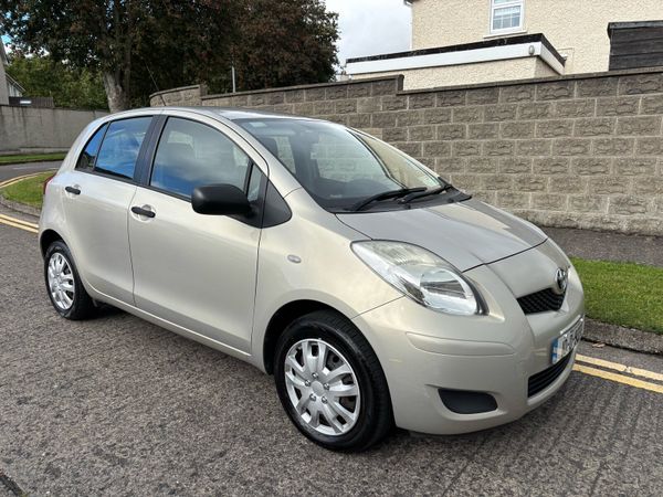 Toyota Yaris Hatchback, Petrol, 2010, Gold