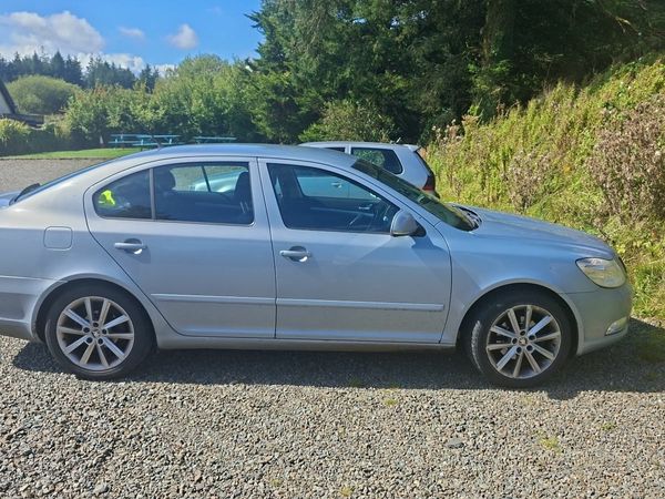 Skoda Octavia Saloon, Diesel, 2011, Blue