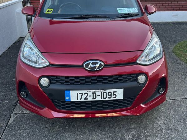 Hyundai i10 Hatchback, Petrol, 2017, Red