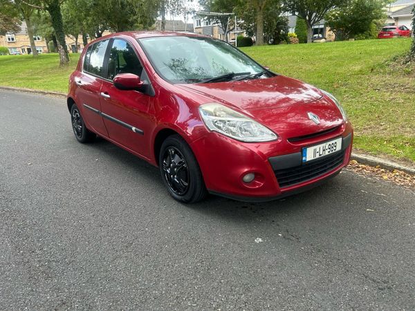 Renault Clio Hatchback, Diesel, 2011, Red