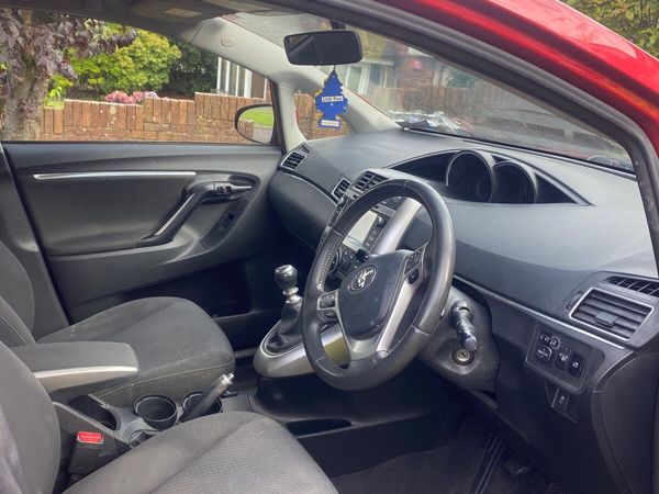 Toyota Verso MPV, Petrol, 2014, Red