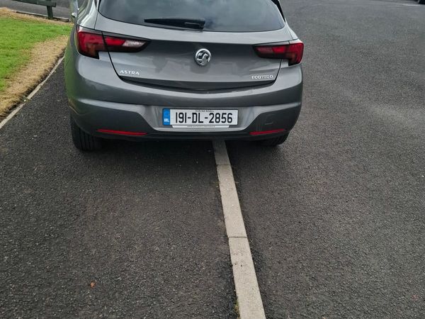 Vauxhall Astra Hatchback, Diesel, 2019, White