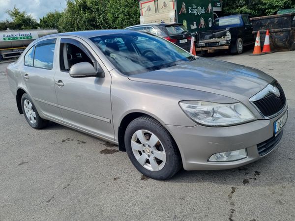 Skoda Octavia Hatchback, Diesel, 2009, Beige