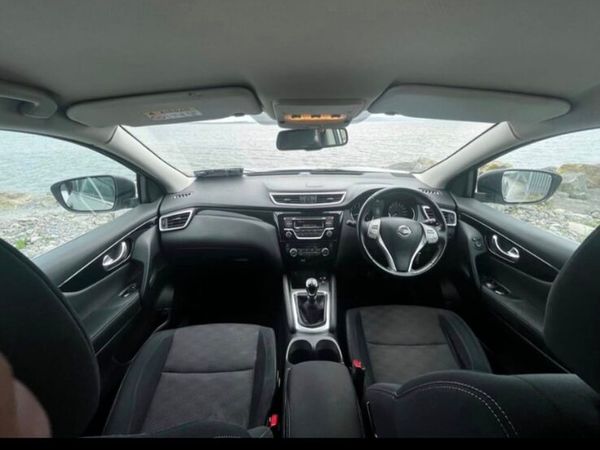 Nissan Qashqai Hatchback, Petrol, 2014, Silver
