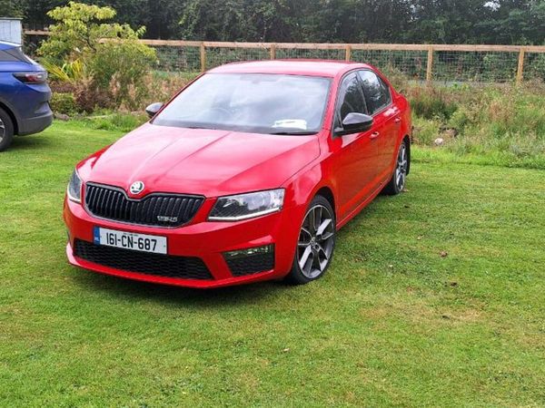 Skoda Octavia Saloon, Diesel, 2016, Red