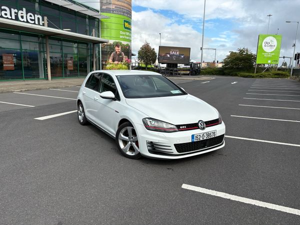 Volkswagen Golf Hatchback, Petrol, 2015, White