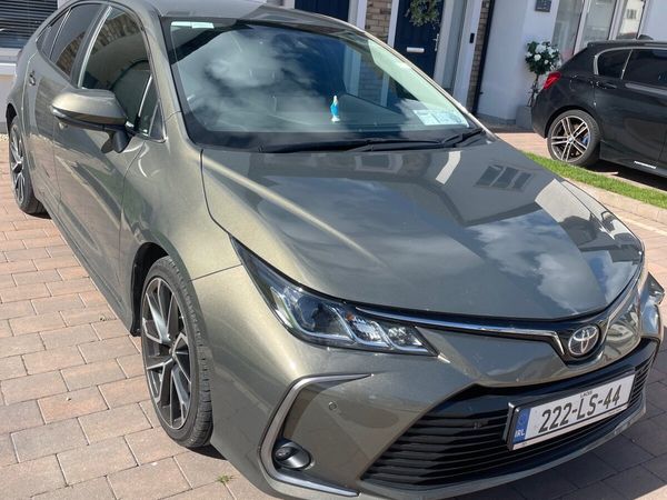 Toyota Corolla Saloon, Petrol Hybrid, 2022, Green