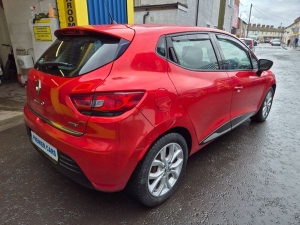 Renault Clio Hatchback, Diesel, 2017, Red