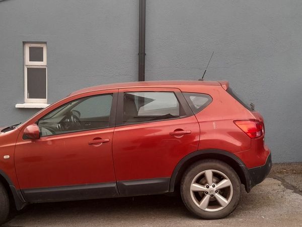 Nissan Qashqai Hatchback, Diesel, 2010, Red