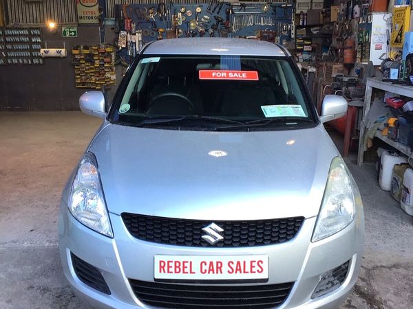 Suzuki Swift Hatchback, Petrol, 2014, Silver