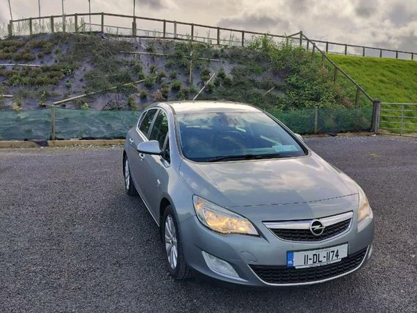 Opel Astra Hatchback, Diesel, 2011, Silver