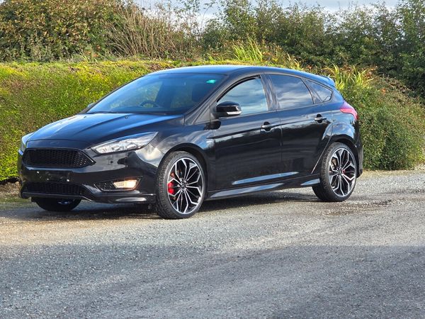 Ford Focus Hatchback, Diesel, 2017, Black