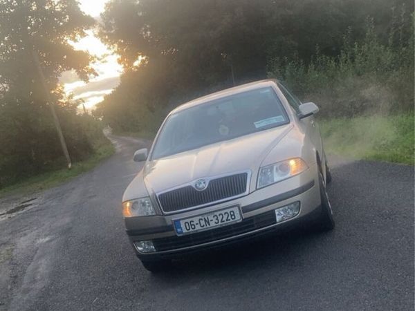 Skoda Octavia Hatchback, Petrol, 2006, Beige