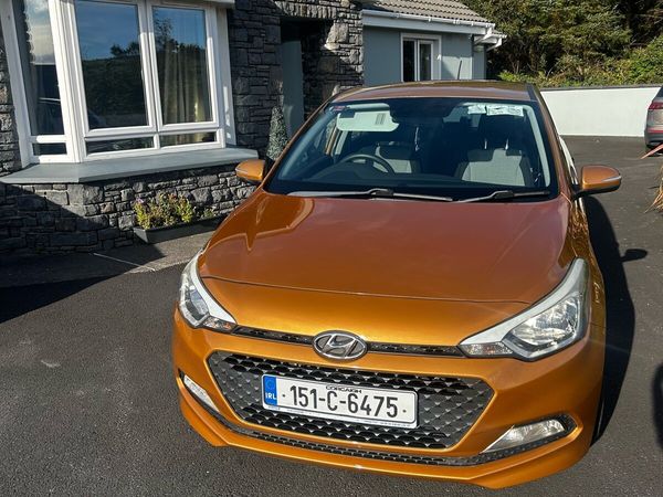 Hyundai i20 Hatchback, Petrol, 2015, Orange