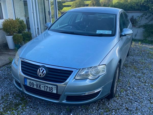 Volkswagen Passat Saloon, Diesel, 2009, Blue