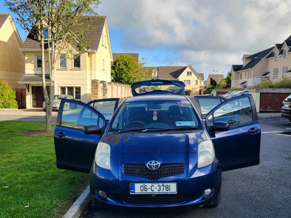 Toyota Yaris Hatchback, Petrol, 2006, Blue