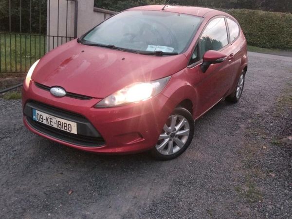 Ford Fiesta Hatchback, Petrol, 2009, Red