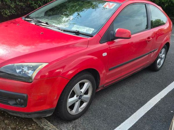 Ford Focus Hatchback, Petrol, 2006, Red