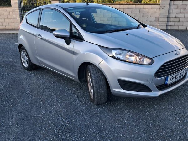 Ford Fiesta Hatchback, Petrol, 2013, Silver