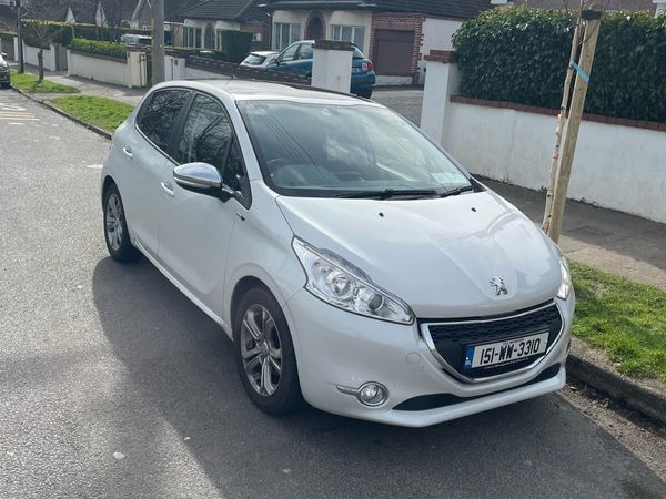 Peugeot 208 Hatchback, Petrol, 2015, White