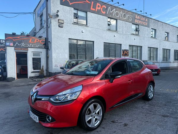 Renault Clio Hatchback, Petrol, 2016, Red