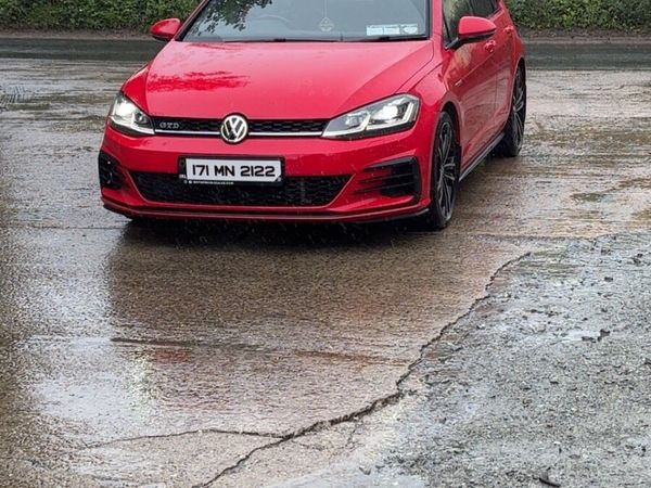 Volkswagen Golf Hatchback, Diesel, 2017, Red