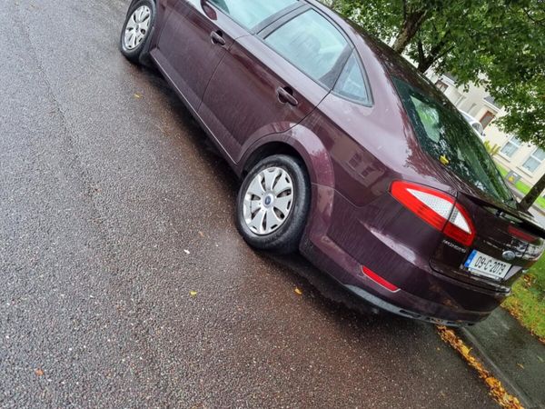 Ford Mondeo Hatchback, Diesel, 2009, Red