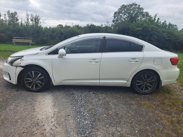 Toyota Avensis Saloon, Diesel, 2013, White