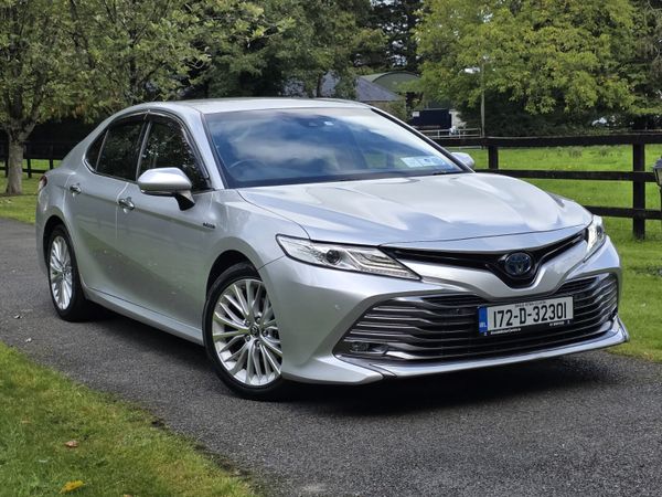 Toyota Camry Saloon, Petrol Hybrid, 2017, Silver