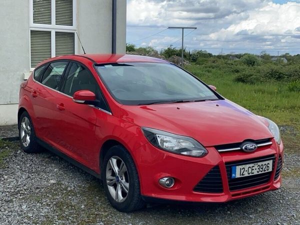 Ford Focus Hatchback, Petrol, 2012, Red