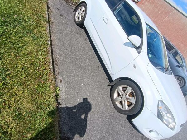 Kia Ceed Hatchback, Petrol, 2010, White