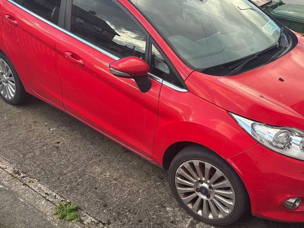 Ford Fiesta Hatchback, Diesel, 2009, Red