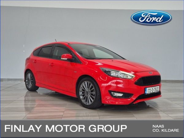 Ford Focus Hatchback, Petrol, 2017, Red