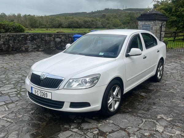 Skoda Octavia Hatchback, Diesel, 2011, White