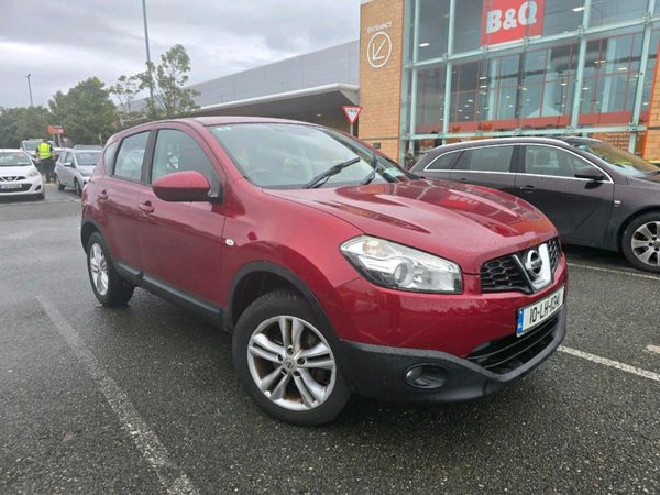 Nissan Qashqai Hatchback, Diesel, 2010, Red