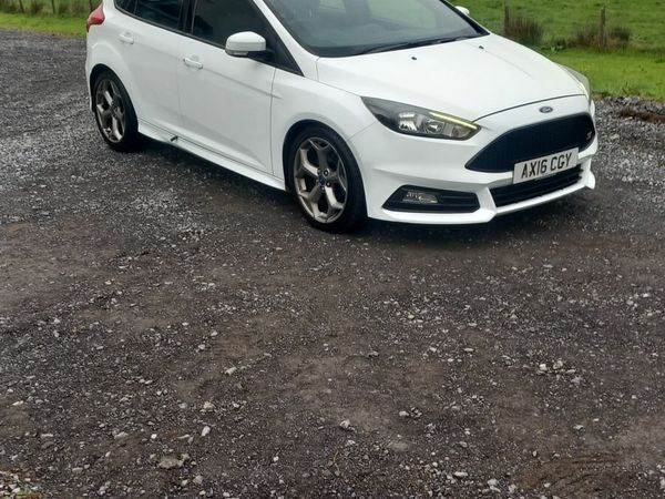 Ford Focus Hatchback, Petrol, 2016, White