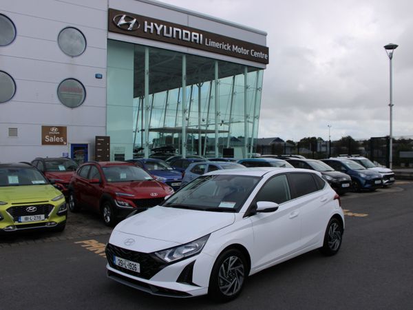 Hyundai i20 Hatchback, Petrol, 2025, White