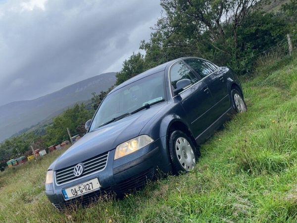 Volkswagen Passat Saloon, Diesel, 2004, Blue