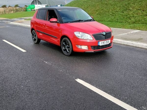 Skoda Fabia Hatchback, Diesel, 2011, Red