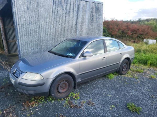 Volkswagen Passat Saloon, Petrol, 2004, Grey