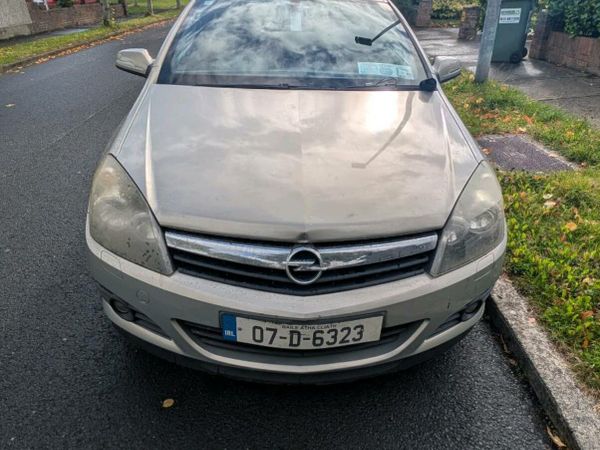 Opel Astra Hatchback, Petrol, 2007, Yellow