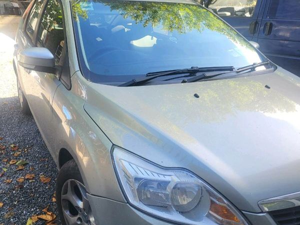 Ford Focus Hatchback, Diesel, 2010, Gold