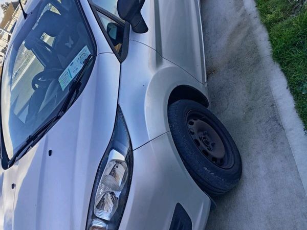 Ford Fiesta Hatchback, Petrol, 2013, Silver